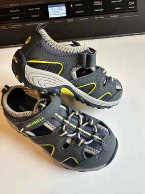 Merrell Kids Gray and Yellow Closed-Toe Athletic Sandals